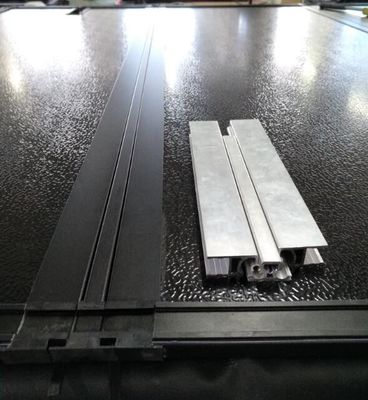 O fabricante Wholesale Aluminum Tri do OEM dobra a tampa de cama do caminhão a instalação fácil de 10 minutos para Hilux Revo