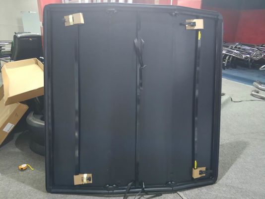 A tampa de cama dobrável em três partes de Hilux Navara, Tonneau de dobramento cobre materiais do PVC