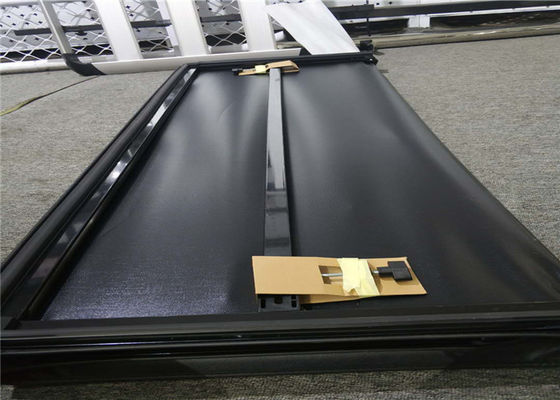 Tampa de cama dobrável em três partes macia do Tonneau do PVC 12 meses de garantia para Toyota Hulix Revo