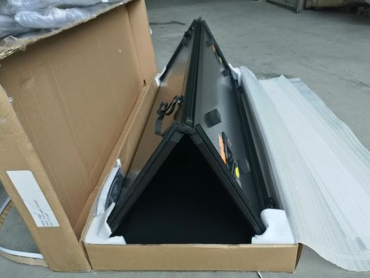 tampa de cama dobrável em três partes dura do Tonneau dos acessórios do carro 4X4 para Nissan Navara NP300