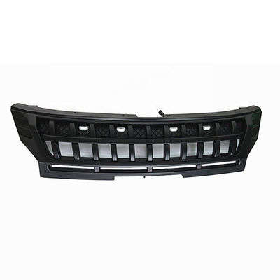 O veículo Front Grill 4x4 de Mitsubishi Triton L200 pegara com luz