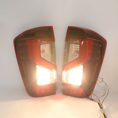 A luz da cauda do carro do brilho do diodo emissor de luz para Nissan Navara 2021 pegara auto acessórios traseiros